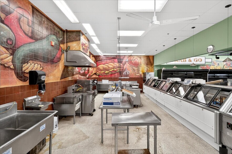 More Photos Of 4634-4639 Gravois Rd, House Spgs, House Springs Supermarket For Lease