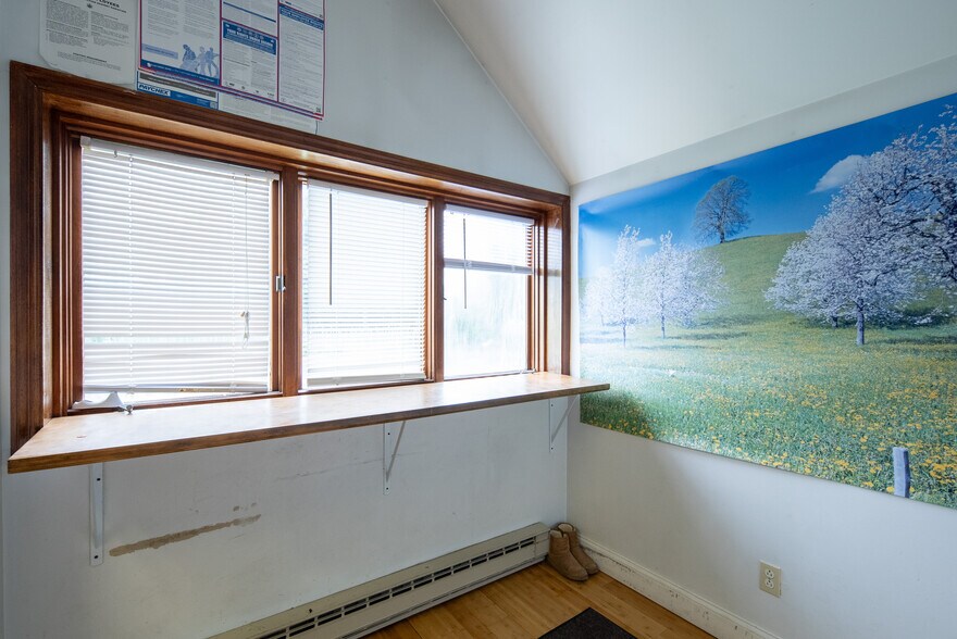 More Photos Of 1221 Altamont Ave, Schenectady Office For Sale