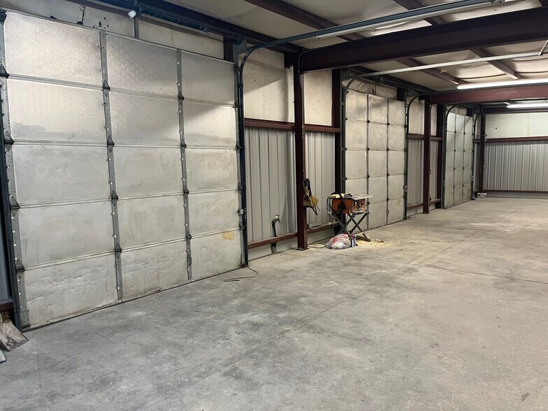 More Photos Of 11565 Memorial Parkway Pkwy, Huntsville Flex For Lease