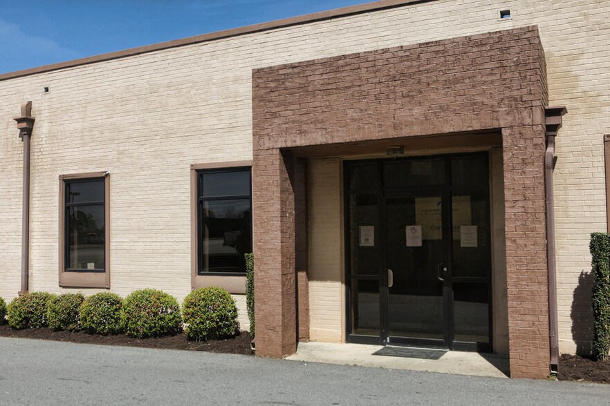 More Photos Of 1212 N Main St, Anderson Office For Lease