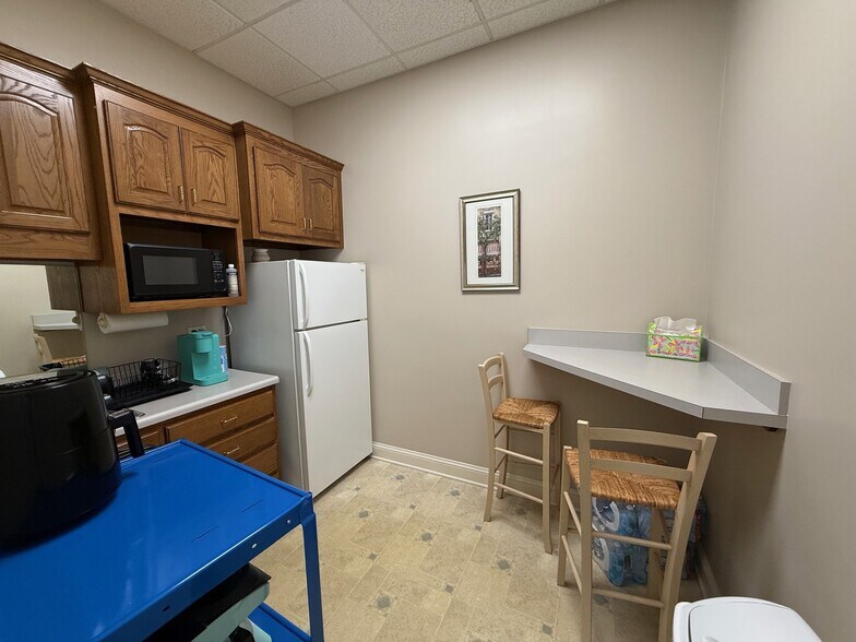 More Photos Of 1905-1909 Bragg Blvd, Fayetteville Office For Lease