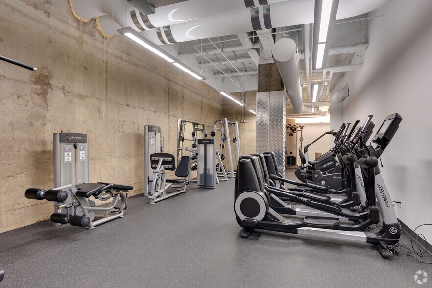 More Photos Of 33 N Dearborn St, Chicago Office For Lease