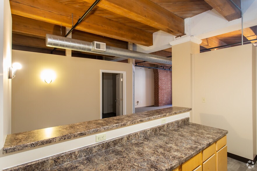 More Photos Of 1114-1116 Washington Ave, Saint Louis Apartments For Lease