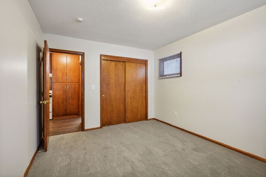 More Photos Of 2009-2017 Commerce Blvd, Mound Apartments For Sale