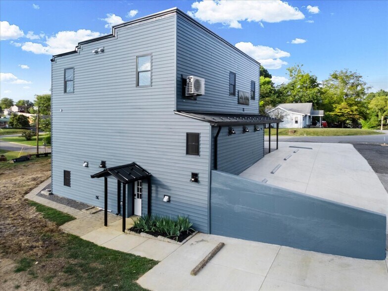 More Photos Of 901 8th St, Radford Apartments For Sale