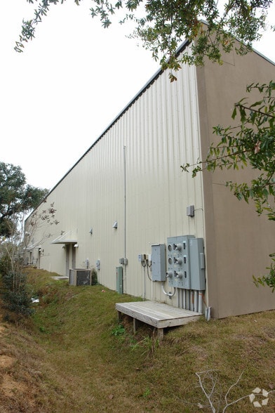 More Photos Of 6103 Tippin Ave, Pensacola General Retail For Lease
