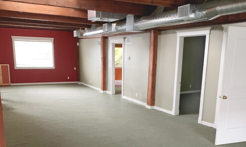 More Photos Of 920 Elliott Ave W, Seattle Flex For Sale