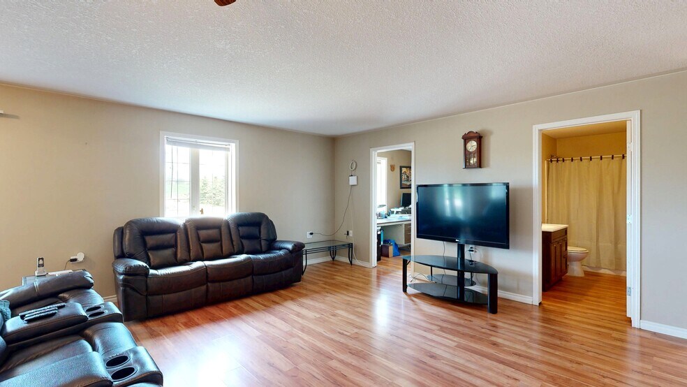 More Photos Of 40446 AB-56, Rochon Sands Service For Sale