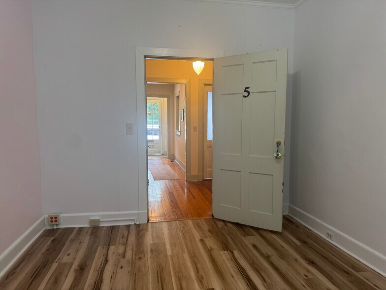 More Photos Of 140 SW Broad St, Southern Pines Office For Lease