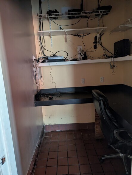 More Photos Of 14708 Hiram Clarke Rd, Houston General Retail For Lease