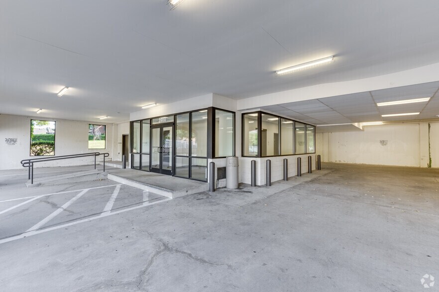 More Photos Of 3900 University Dr, Fairfax Office For Lease