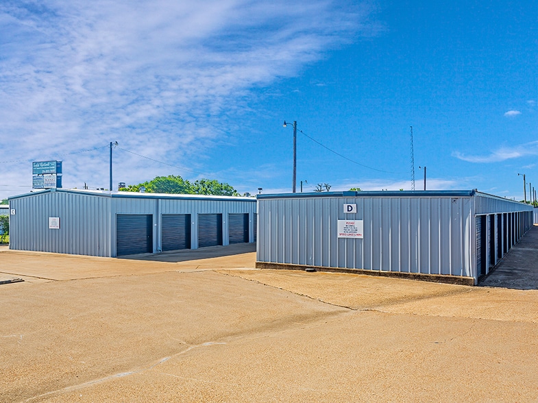 More Photos Of 2102 S 3rd St, Mabank Self Storage For Sale