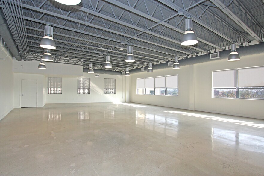 More Photos Of 5150 Wilshire Blvd, Los Angeles Loft Creative Space For Lease
