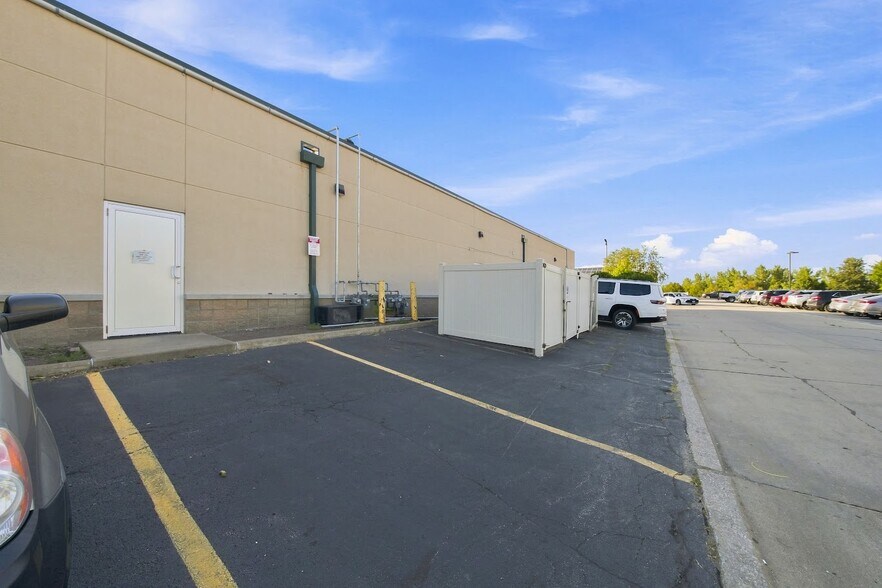 More Photos Of 3441 Devils Glen Rd, Bettendorf Storefront For Lease
