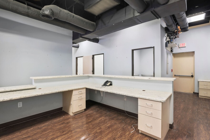 More Photos Of 118 Shenandoah Dr, The Woodlands Unknown For Lease