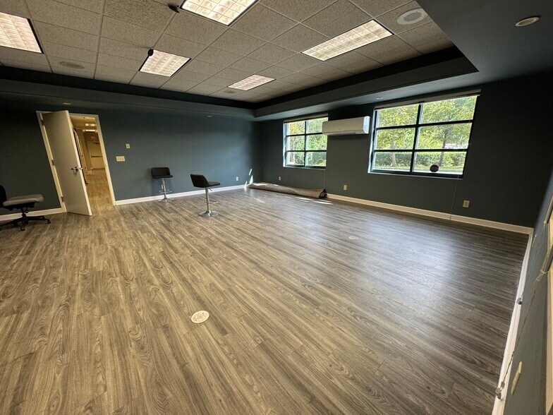 More Photos Of 3255 Industry Dr, Charleston Office For Sale