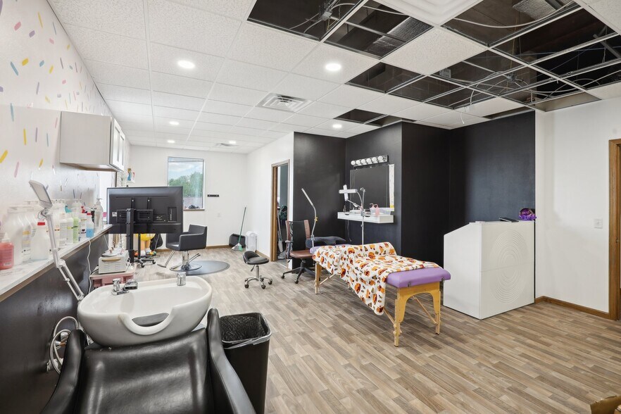 More Photos Of 101 Jones St, Barneveld General Retail For Sale