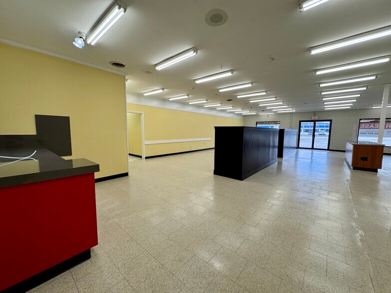 More Photos Of 1316-1320 W Danville St, South Hill Office For Lease