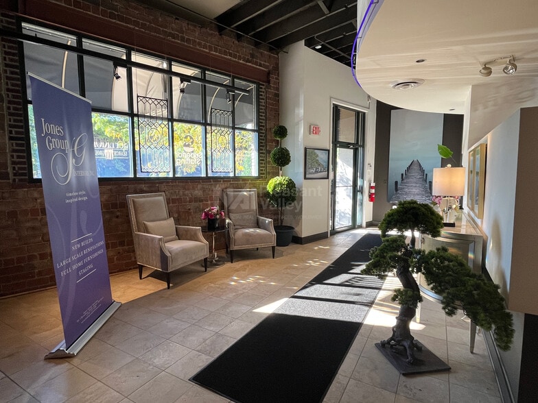 More Photos Of 701 S Broadway St, Akron Showroom For Lease