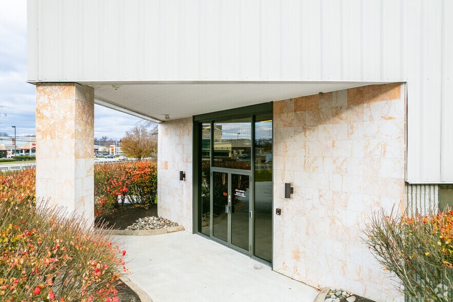 More Photos Of 2564 Boulevard of the Generals, Norristown Light Distribution For Lease