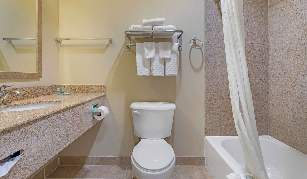 More Photos Of 320 Highway 146 N, Texas City Hotel For Sale