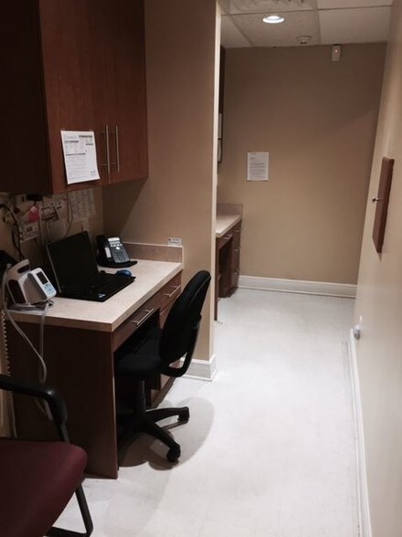 More Photos Of 702 N Alexander St, Plant City Coworking Space