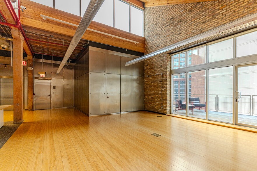 More Photos Of 440 W Ontario St, Chicago Loft Creative Space For Sale
