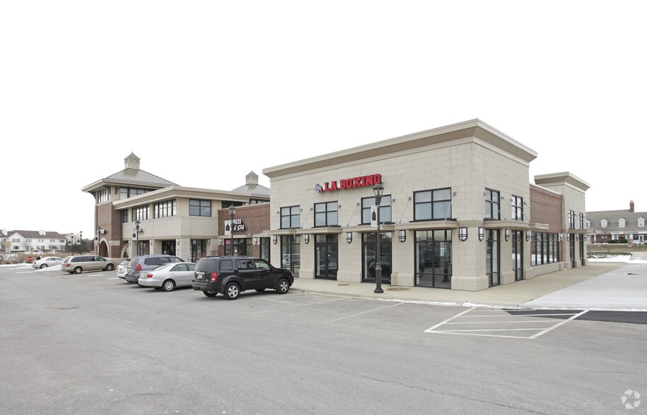 More Photos Of 1928-1995 Springbrook Square Dr, Naperville Unknown For Lease