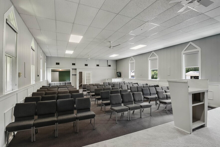 More Photos Of 104 E Barker St, Rice Lake Flex For Sale