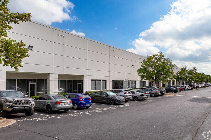 More Photos Of 980 Cobb Place Blvd, Kennesaw Warehouse For Lease