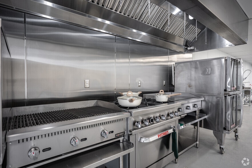 More Photos Of 1499 Regal Row, Dallas Restaurant For Lease