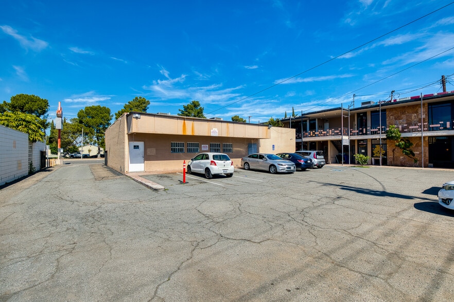 More Photos Of 2000-2010 W Lincoln Ave, Anaheim Freestanding For Sale