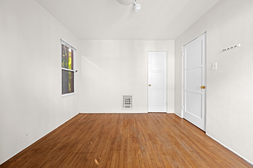 More Photos Of 2106 Valentine St, Los Angeles Apartments For Sale