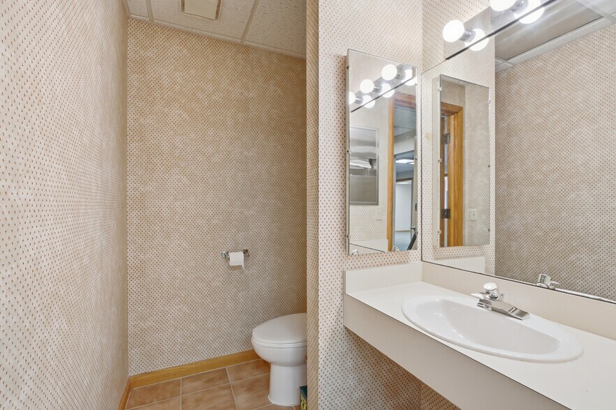 More Photos Of 900 SE Ocean Blvd, Stuart Medical For Sale