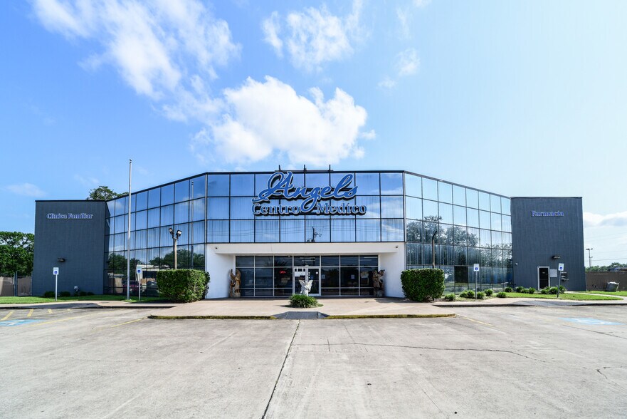 More Photos Of 722 Fairmont Pky, Pasadena Light Manufacturing For Lease