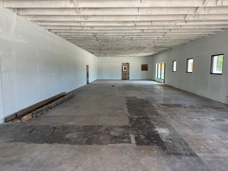 More Photos Of 1812 S Presa St, San Antonio Freestanding For Lease