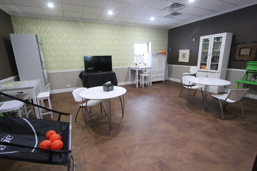 More Photos Of 1047 W Madison St, Chicago Apartments For Lease