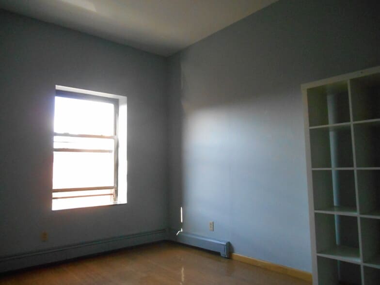 More Photos Of 358 Grove St, Jersey City Storefront Retail Residential For Lease