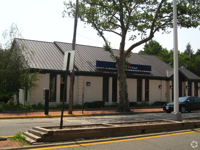 More Photos Of 540 Middle Neck Rd, Great Neck Bank For Lease