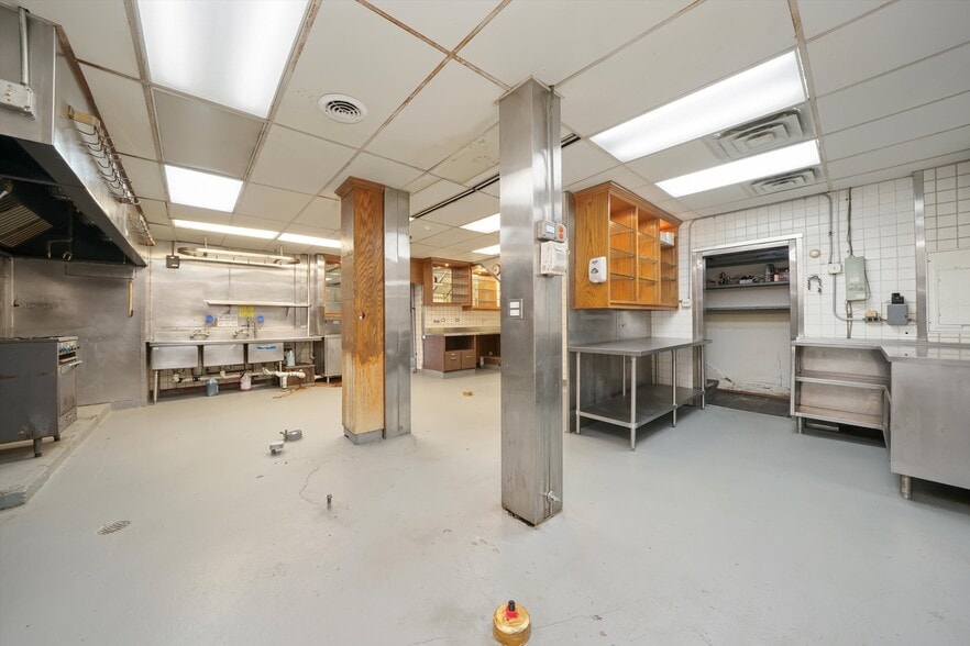 More Photos Of 417-429 Temple Ave, Highland Park General Retail For Sale