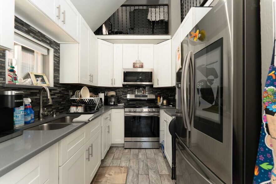 More Photos Of 1624 E Main St, Montrose Hotel For Sale