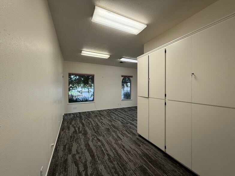 More Photos Of 2889 Cohasset Rd, Chico Office For Lease