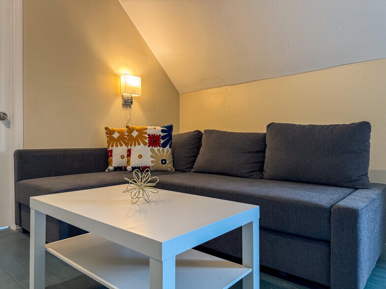 More Photos Of 105 S 5th St, Duquesne Specialty For Sale