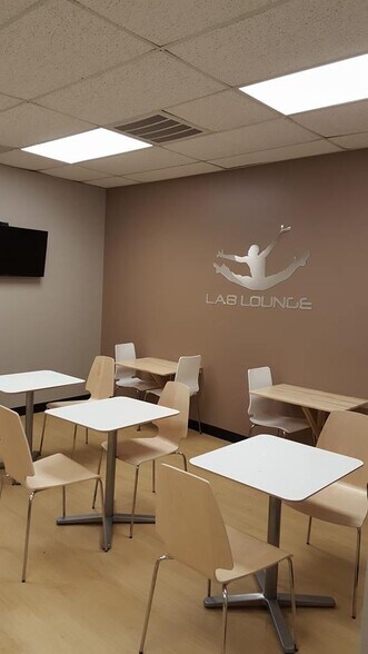 More Photos Of 3939 Hillcroft Ave, Houston Storefront For Lease