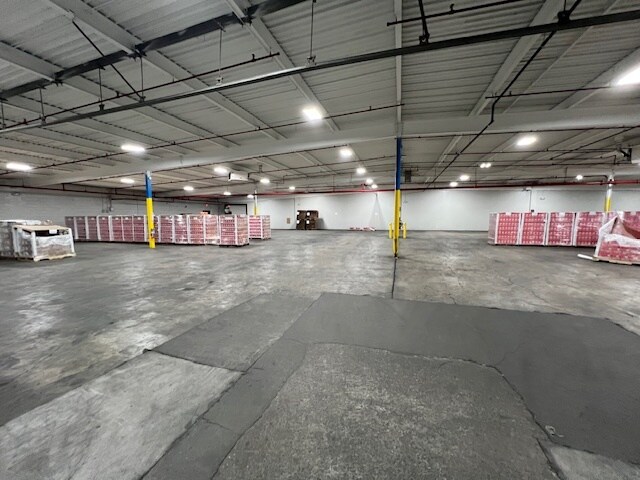 More Photos Of 1243 E Garner Bagnal Blvd, Statesville Warehouse For Lease