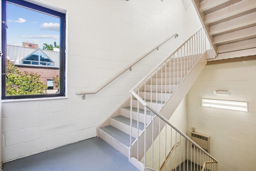 More Photos Of 1501 Duke St, Alexandria Office For Lease