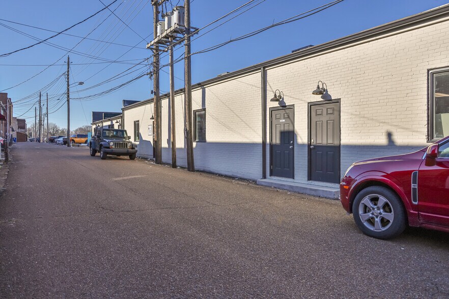 More Photos Of 115 Neal St, Martin General Retail For Sale