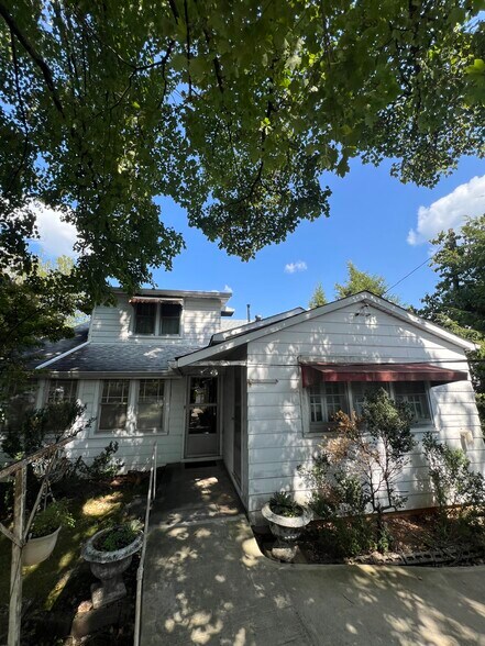 More Photos Of 615 S Washington St, Maryville Office For Sale