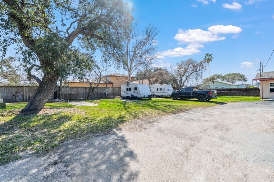 More Photos Of 309 S Fulton Beach Rd, Rockport Hotel For Sale