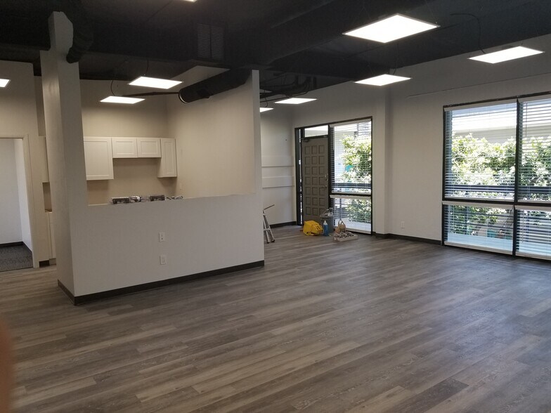 More Photos Of 8601 N Black Canyon Hwy, Phoenix Medical For Lease
